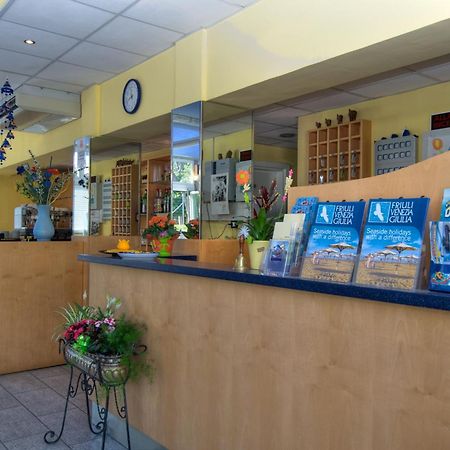 Hotel Minerva Lignano Sabbiadoro Dış mekan fotoğraf
