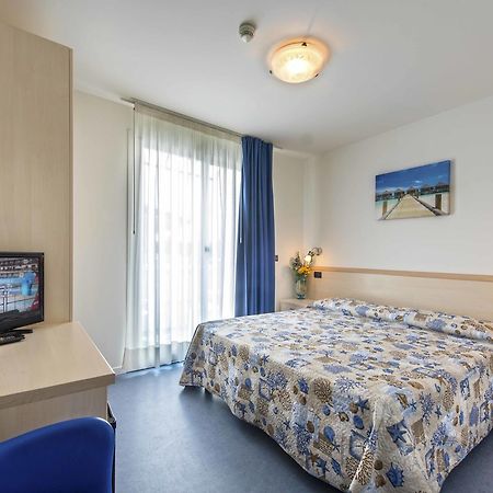 Hotel Minerva Lignano Sabbiadoro Dış mekan fotoğraf