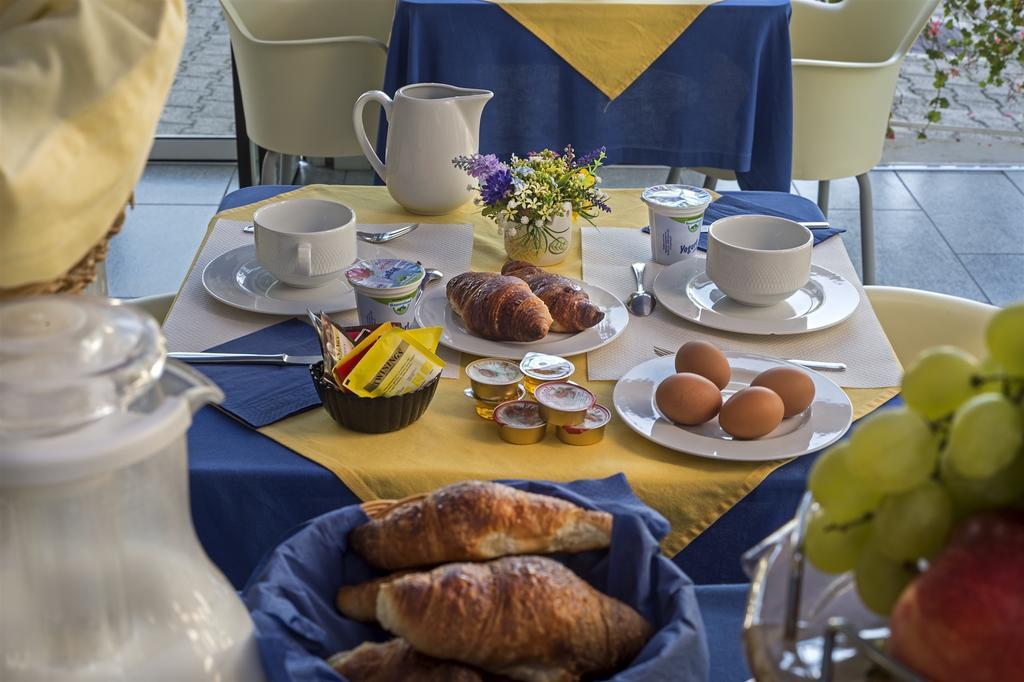 Hotel Minerva Lignano Sabbiadoro Dış mekan fotoğraf