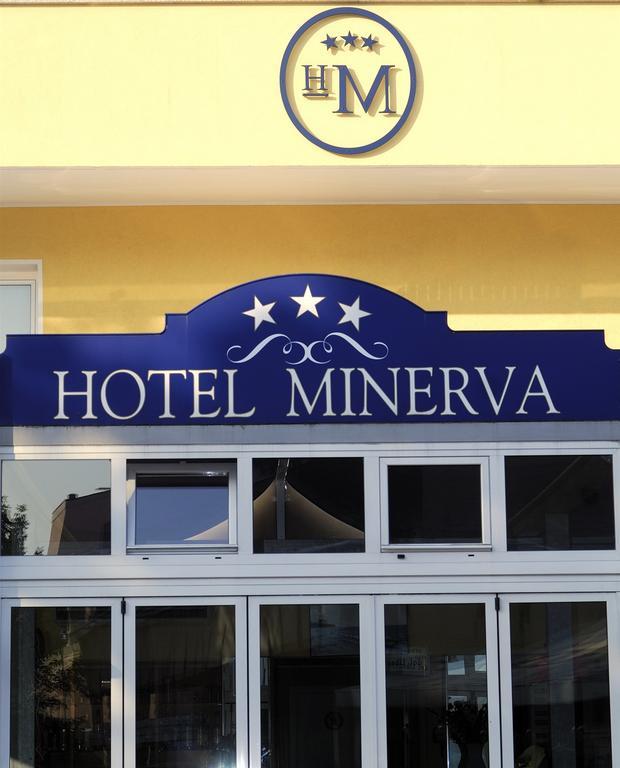 Hotel Minerva Lignano Sabbiadoro Dış mekan fotoğraf