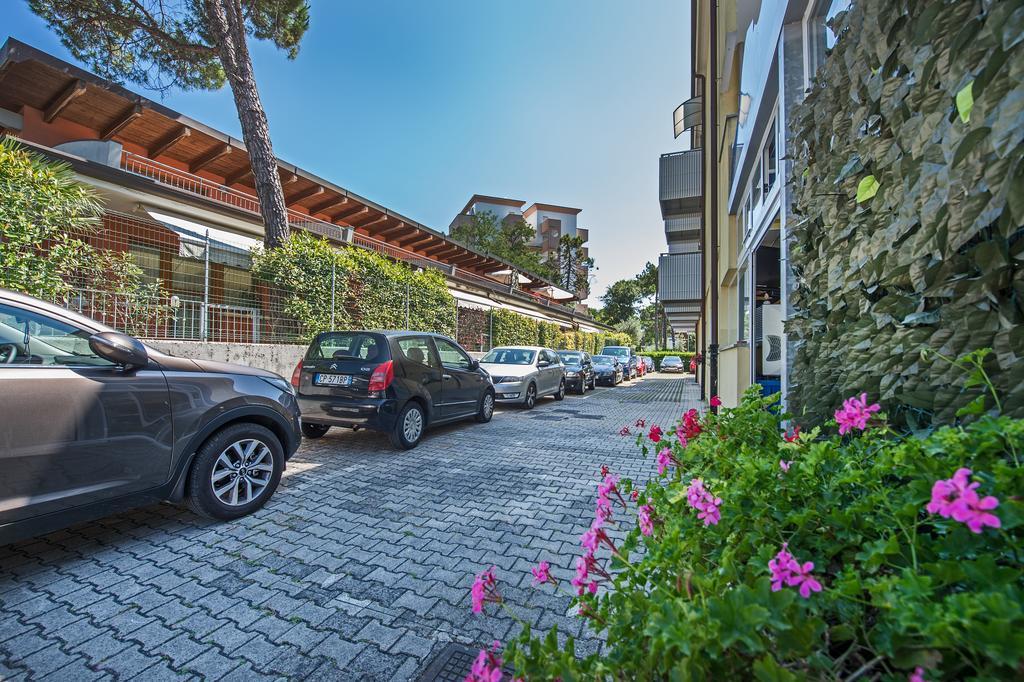 Hotel Minerva Lignano Sabbiadoro Dış mekan fotoğraf