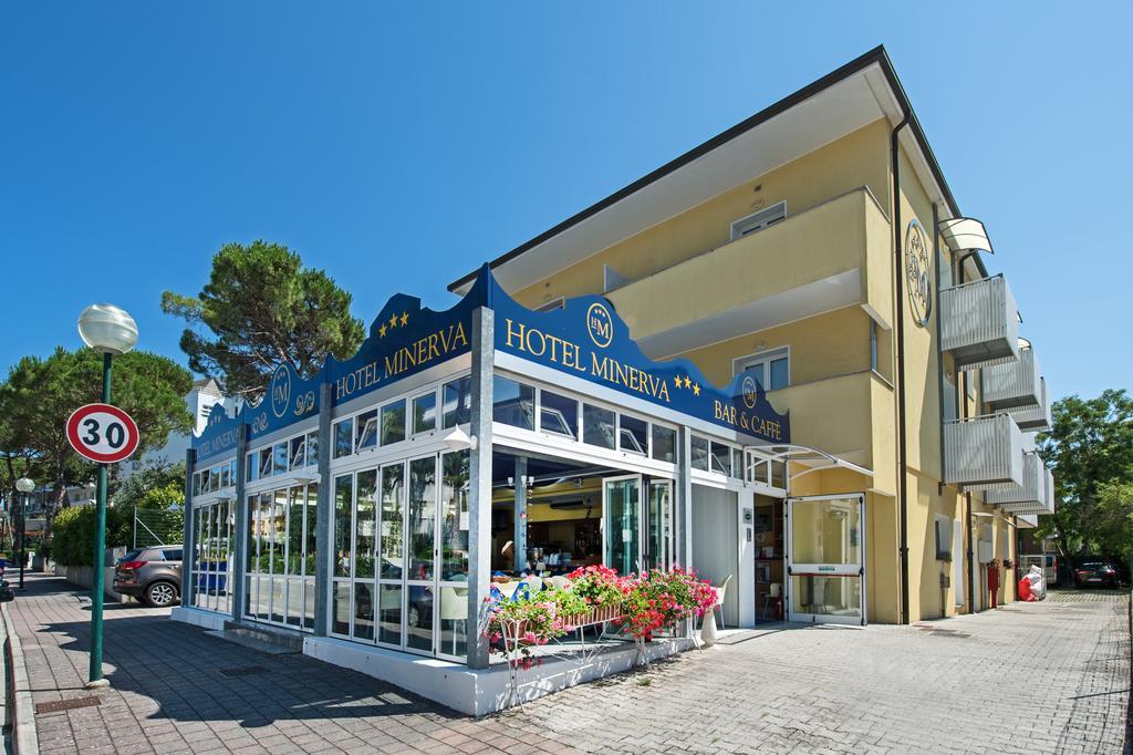 Hotel Minerva Lignano Sabbiadoro Dış mekan fotoğraf