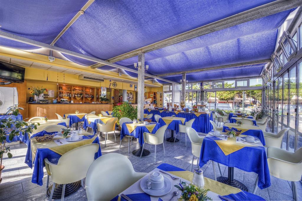 Hotel Minerva Lignano Sabbiadoro Dış mekan fotoğraf