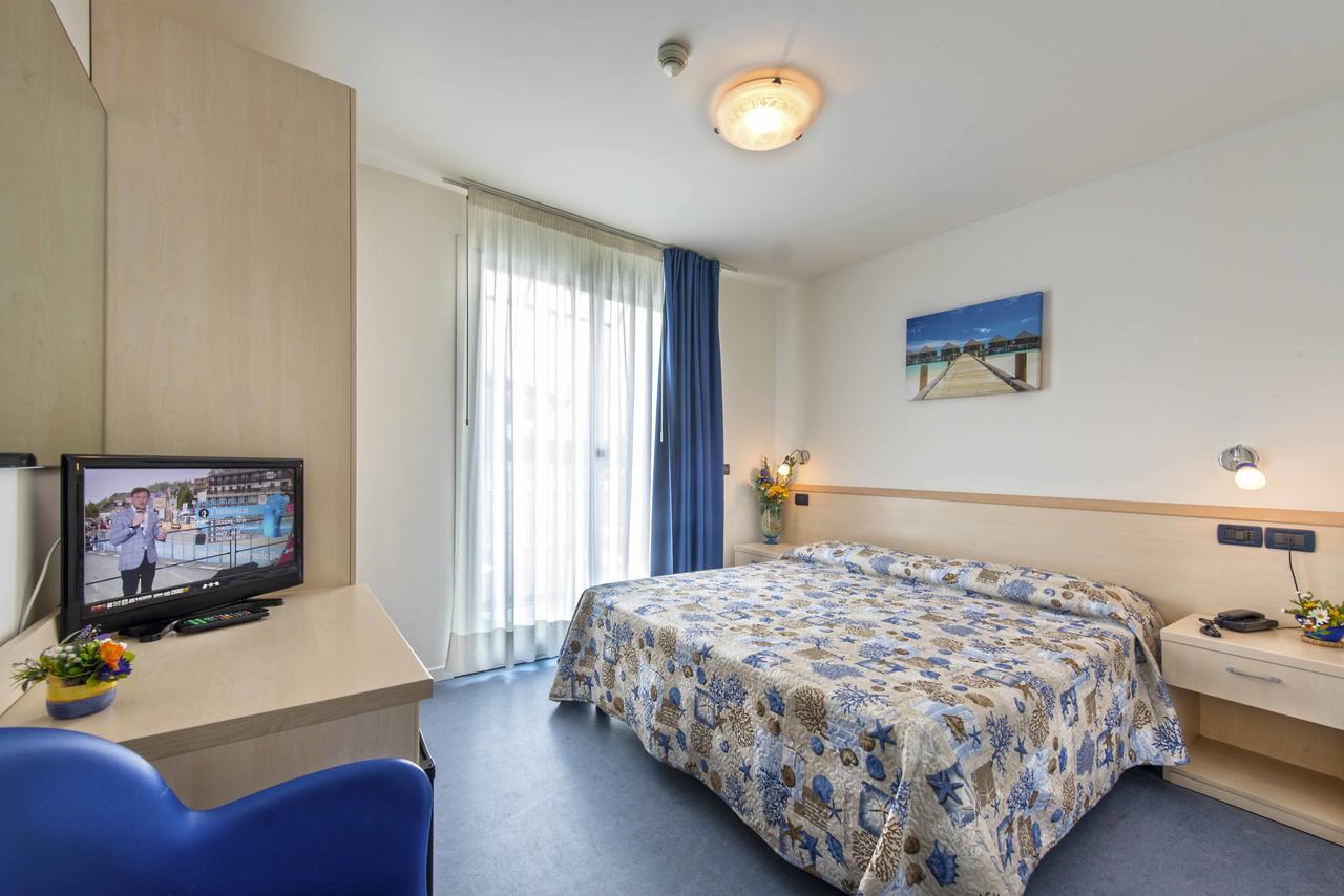 Hotel Minerva Lignano Sabbiadoro Dış mekan fotoğraf